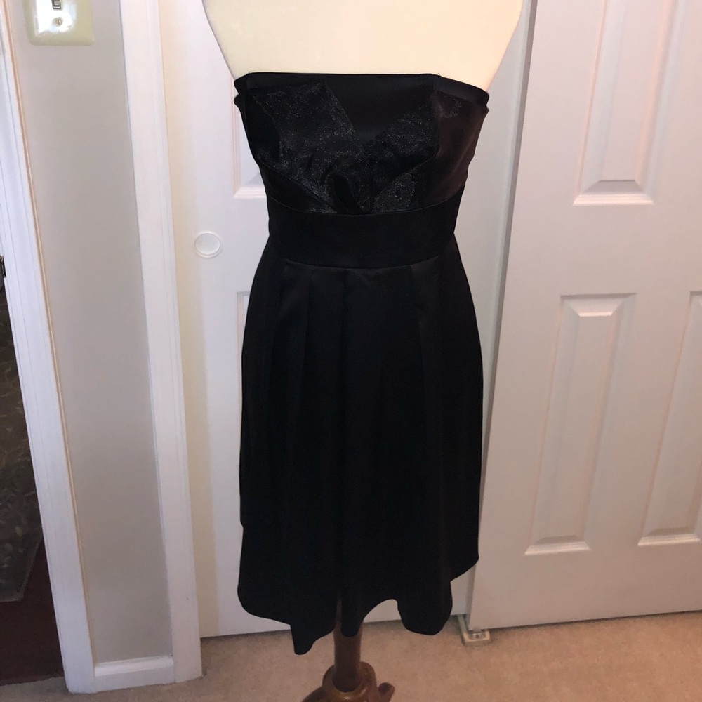 ⭐️HOST PICK⭐️ Little Black Dress Sz 4, WHBM